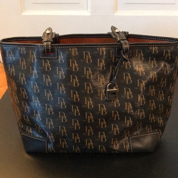 Dooney & Bourke medium coated leather bag - Picture 6 of 7